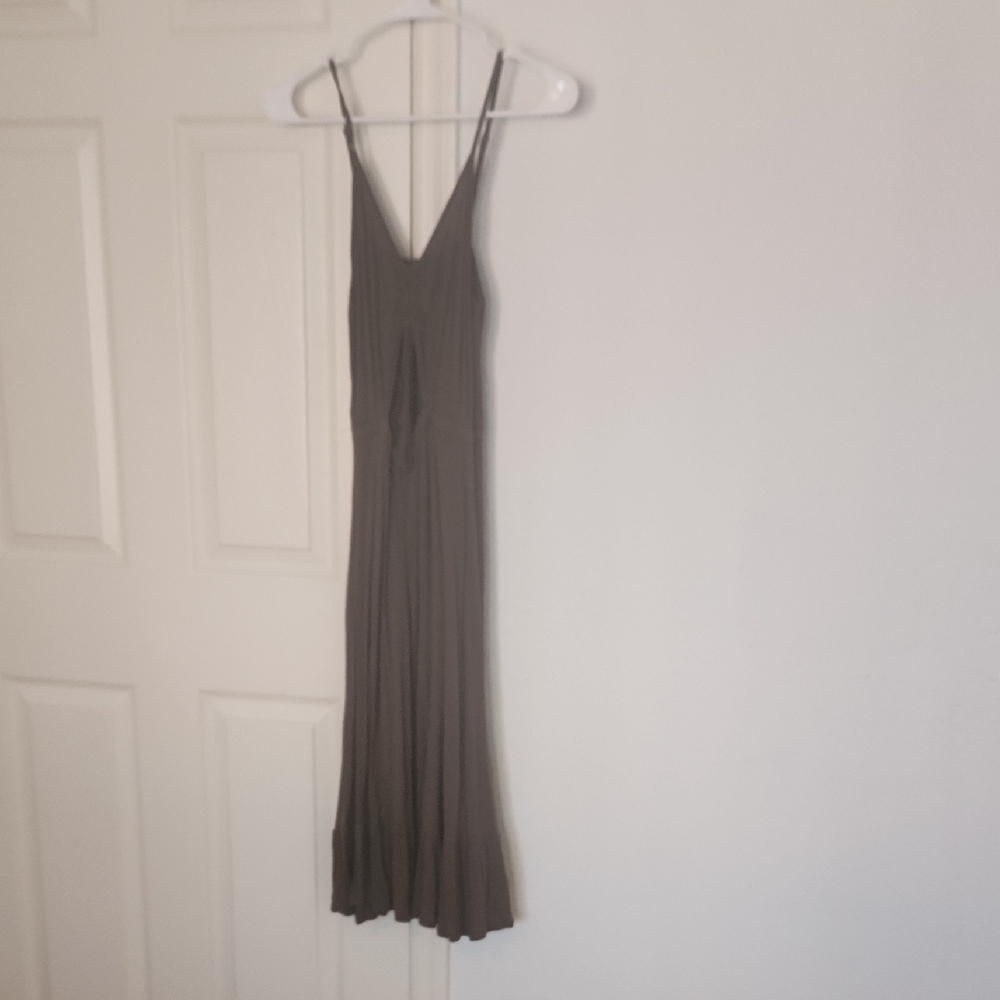 Chelsea 21 Olive Green Spaghetti Strap Midi Dreas